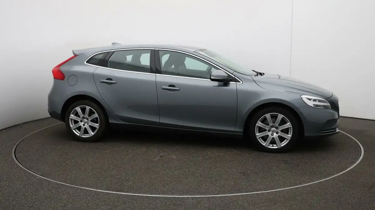 2018-volvo-v40-15-t3-inscription-big-46