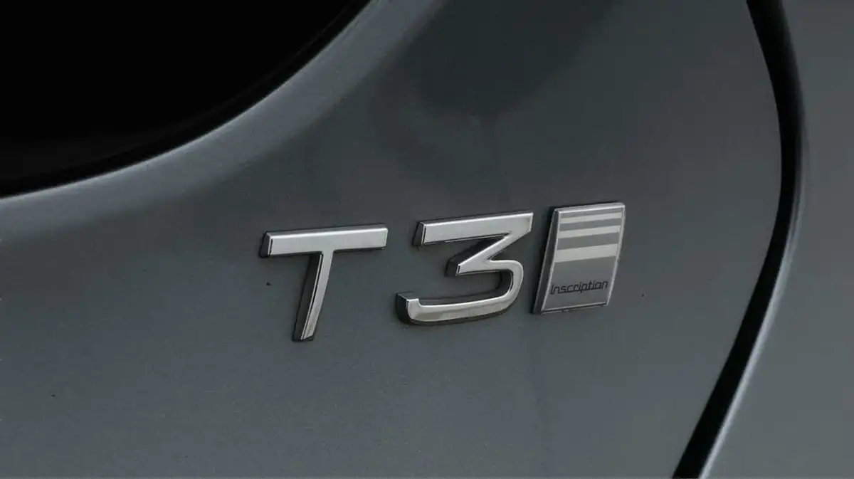 2018-volvo-v40-15-t3-inscription-big-22