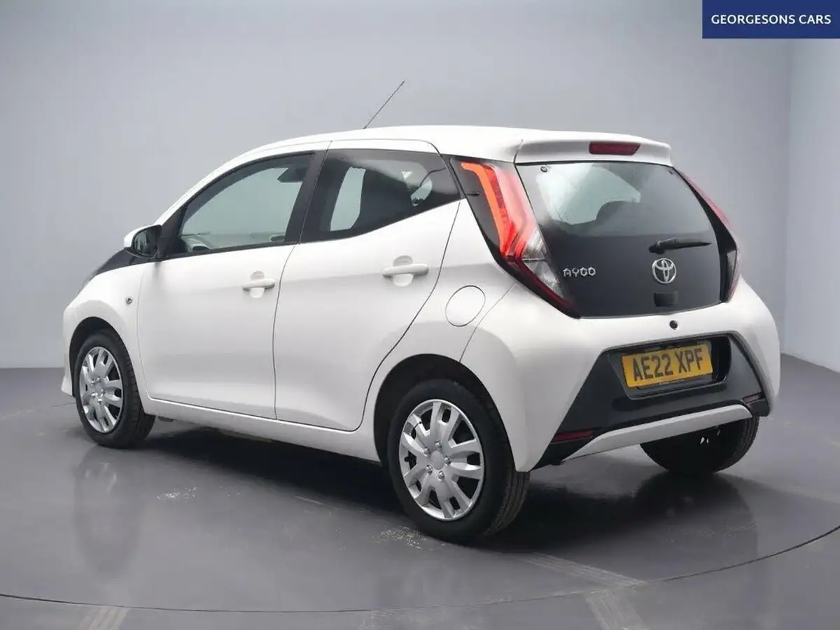 2022-toyota-aygo-10-vvt-i-x-play-big-1