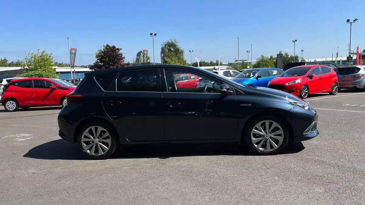 2017-toyota-auris-18-vvt-i-hsd-excel-tss-hatchback-big-15