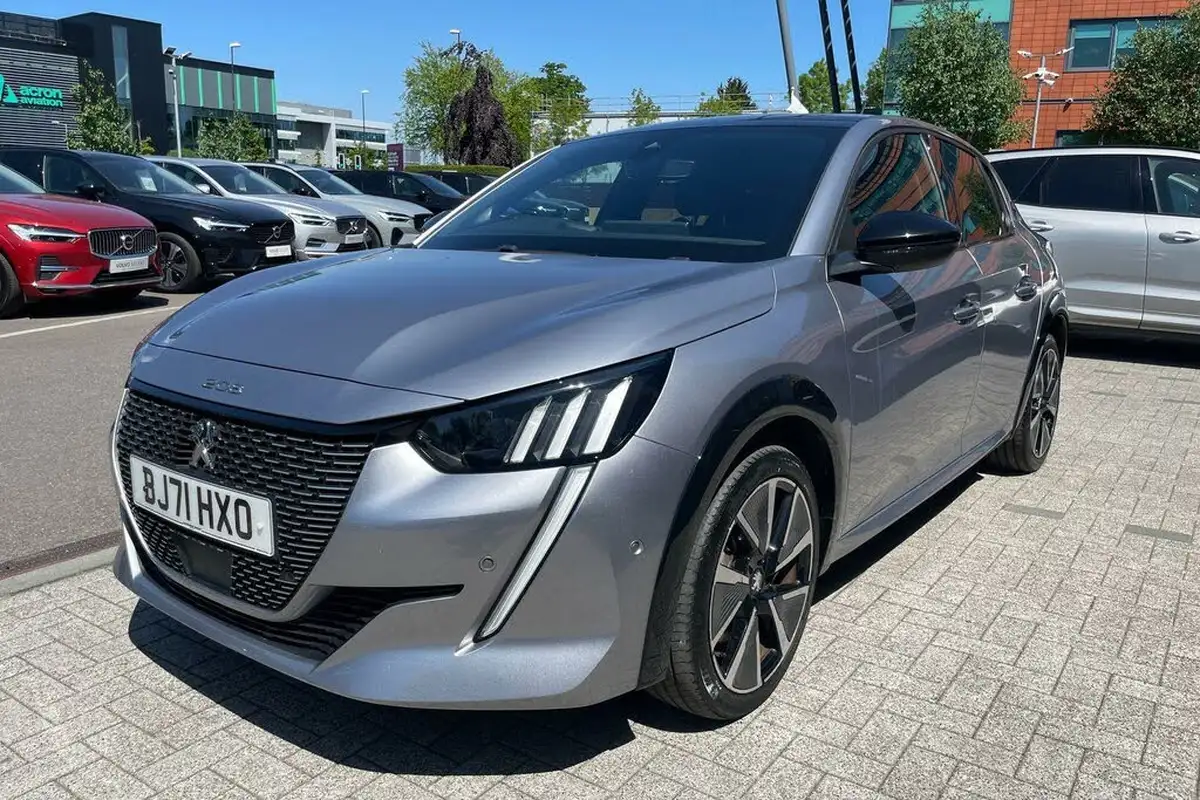2021-peugeot-208-e-gt-50kwh-big-10