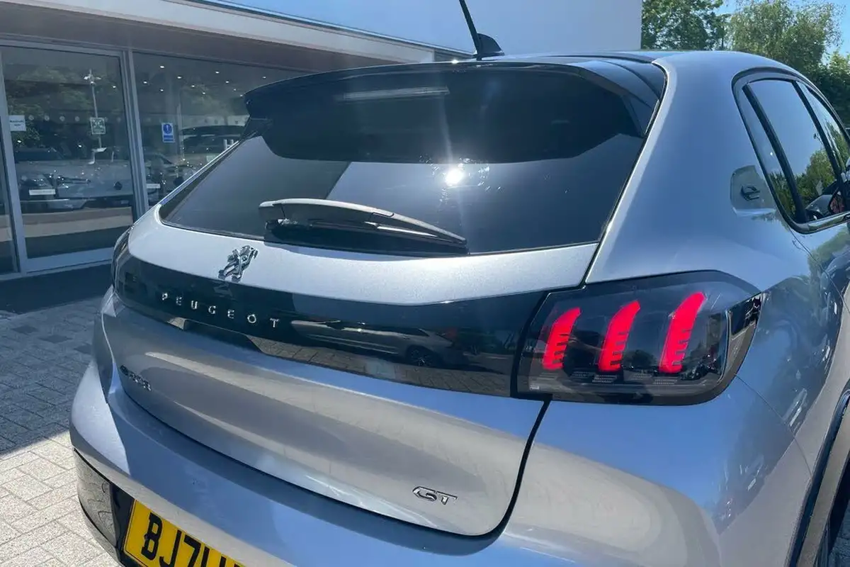 2021-peugeot-208-e-gt-50kwh-big-14