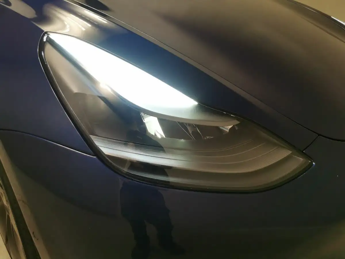2020-tesla-model-3-e-performance-big-26