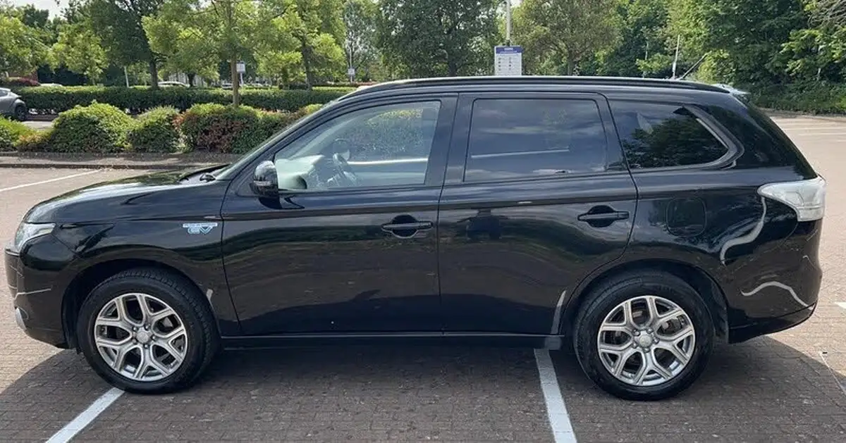 2015-mitsubishi-outlander-20-gx3h-phev-5st-big-6