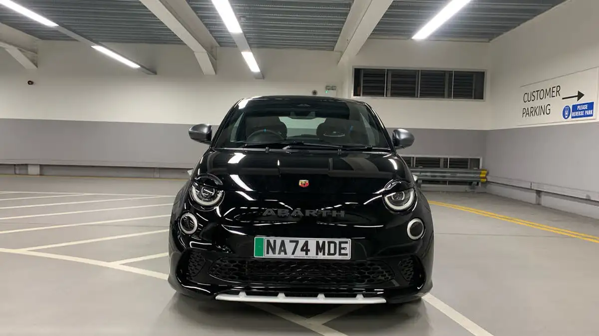 2024-abarth-500-e-500e-big-7