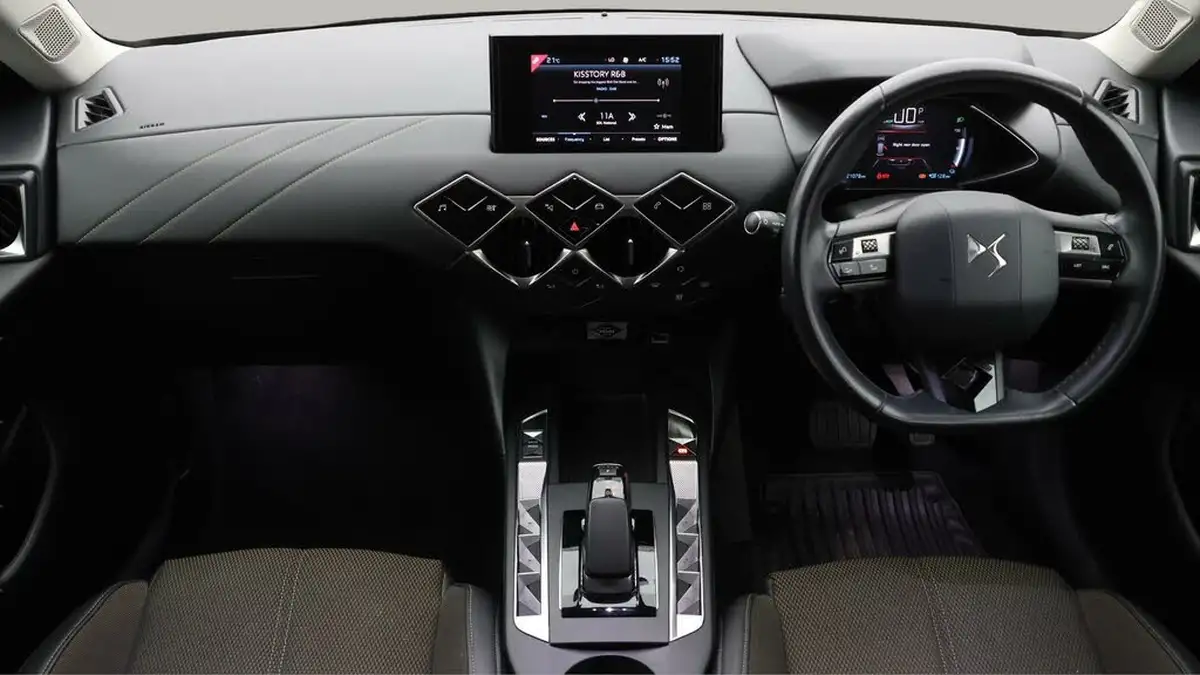 2021-ds-ds-3-crossback-e-tense-prestige-big-12