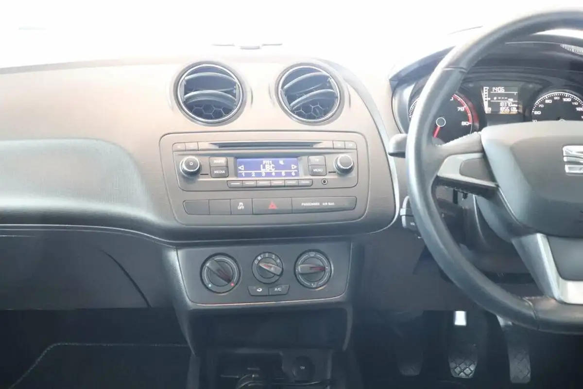 2015-seat-ibiza-12-i-tech-hatchback-5d-big-14