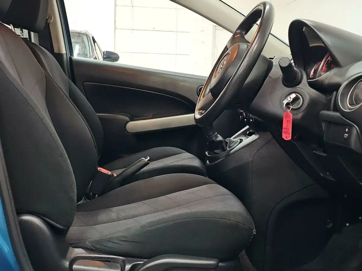 2013-mazda-mazda2-13-ts-air-con-big-10