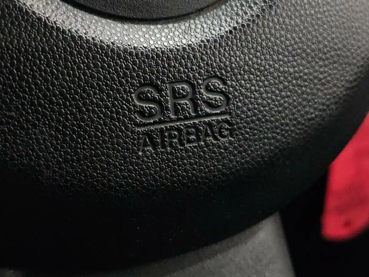 2013-mazda-mazda2-13-ts-air-con-big-34
