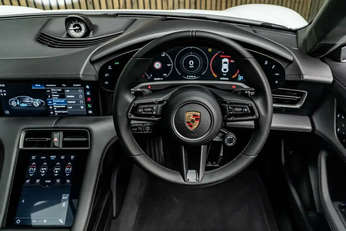 2022-porsche-taycan-e-turbo-s-big-25