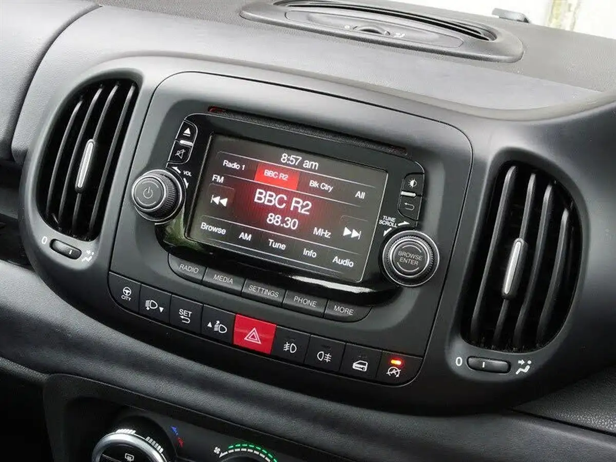 2014-fiat-500l-16td-lounge-105bhp-ss-big-23