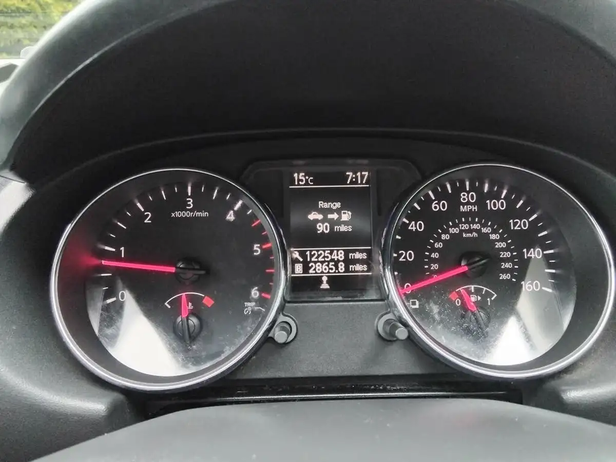 2012-nissan-qashqai-15td-acenta-big-11