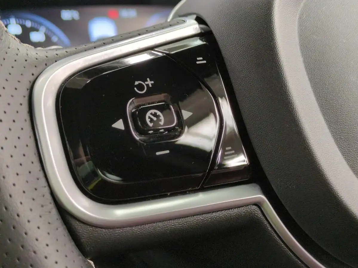 2018-volvo-xc90-20td-d5-r-design-4x4-big-26