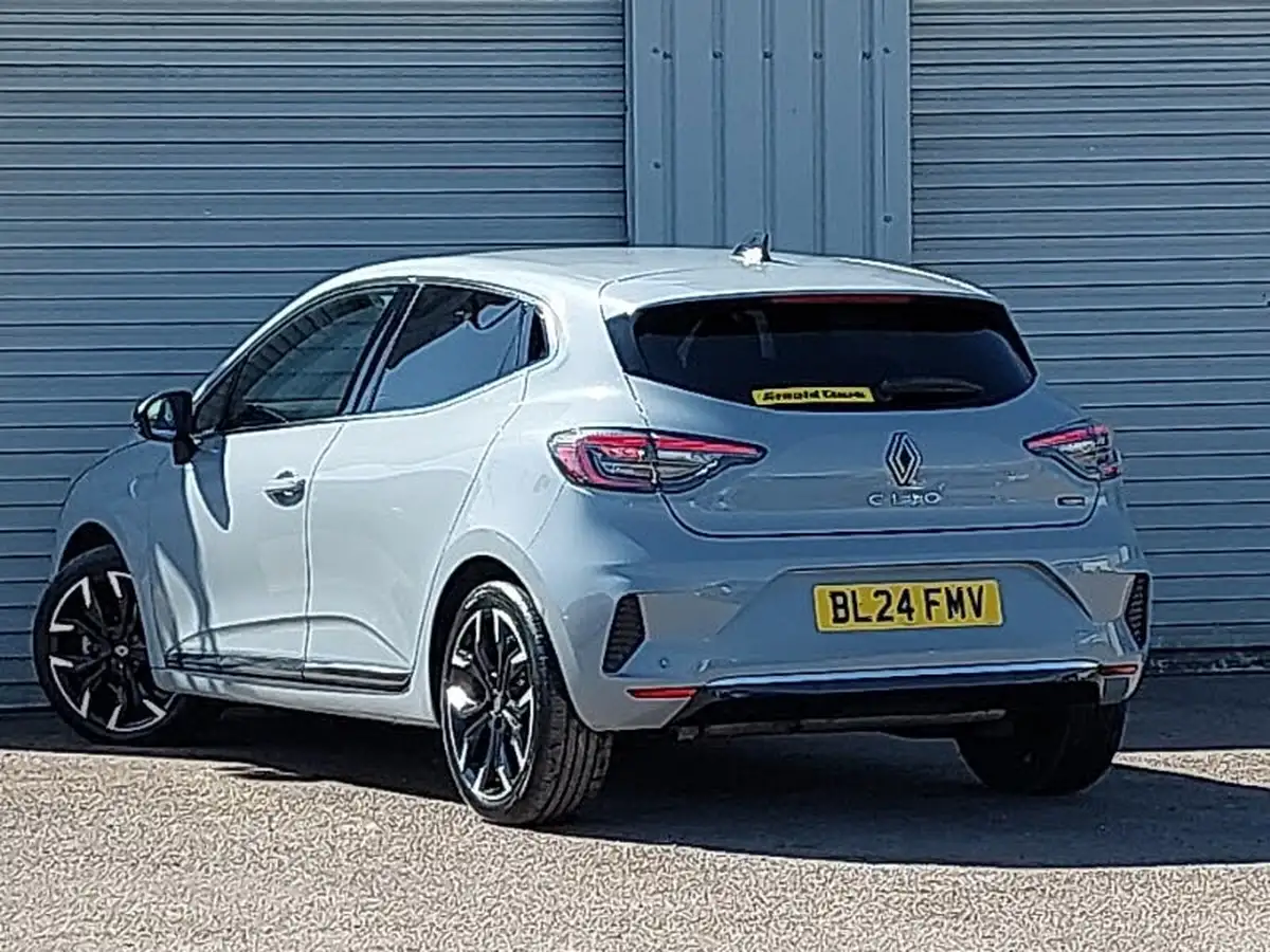 2024-renault-clio-16-techno-big-1