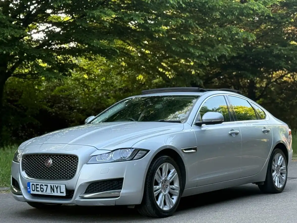 2017-jaguar-xf-20td-portfolio-240ps-awd-saloon-4d-1998cc-auto-big-8