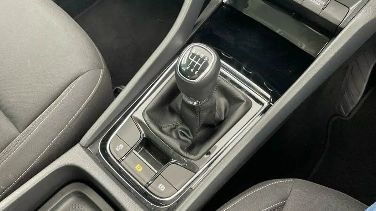 2023-skoda-karoq-15-tsi-se-drive-big-6