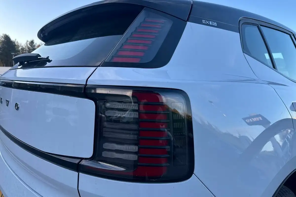 2024-volvo-ex30-e-single-motor-plus-extended-range-big-19