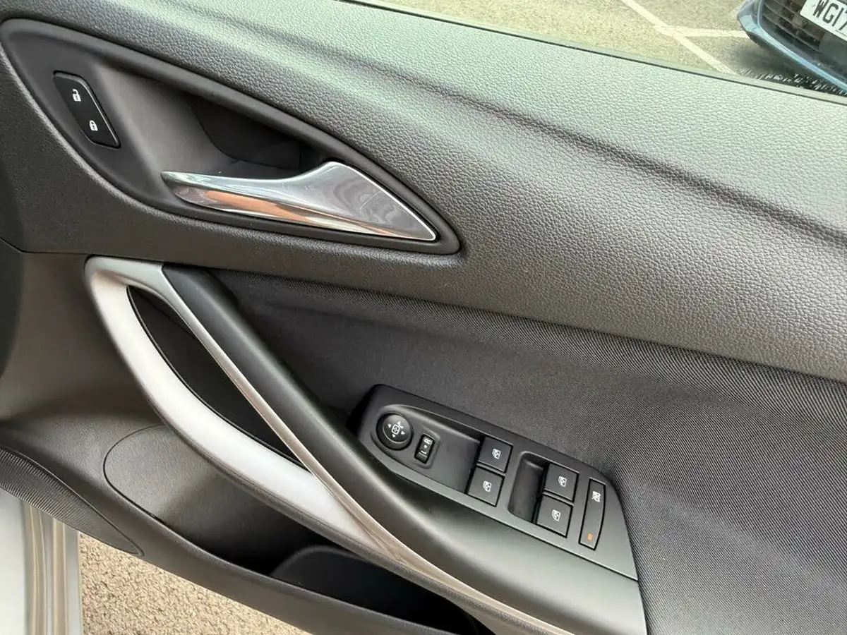 2021-vauxhall-astra-12-turbo-business-edition-nav-130ps-estate-big-44
