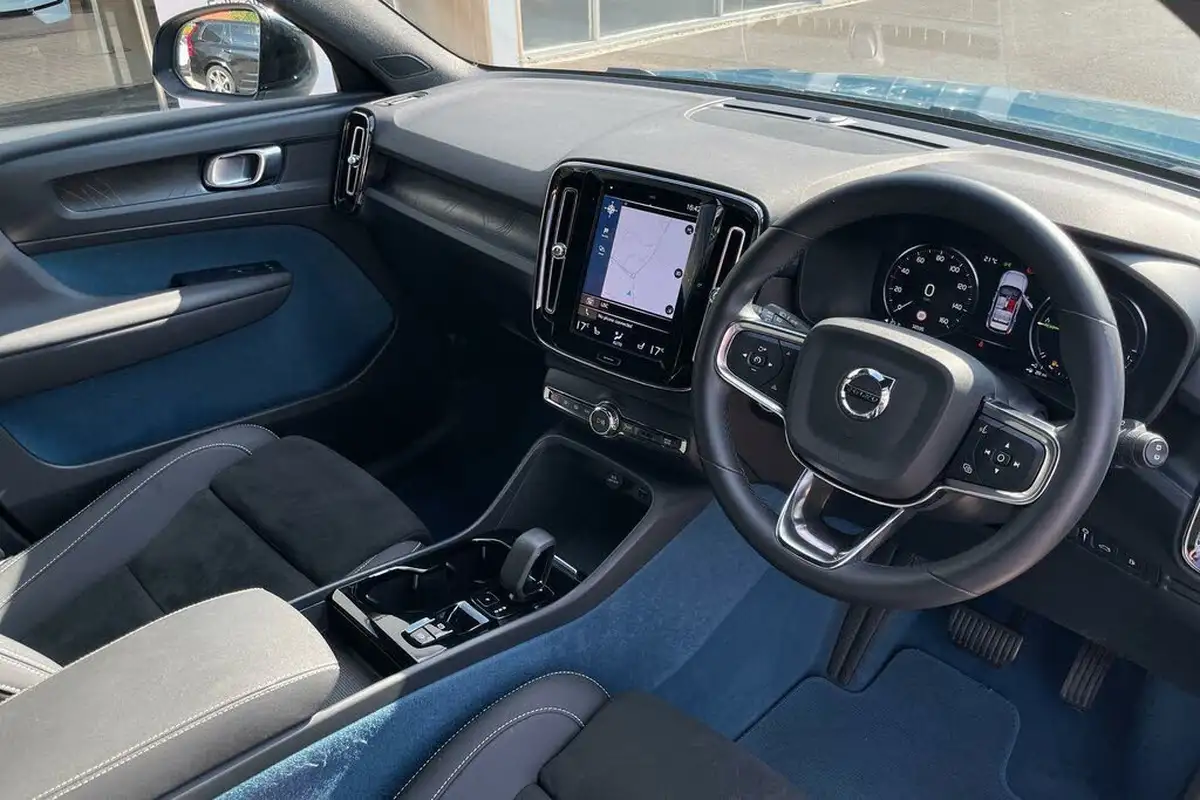 2022-volvo-xc40-15-t4-plus-big-4