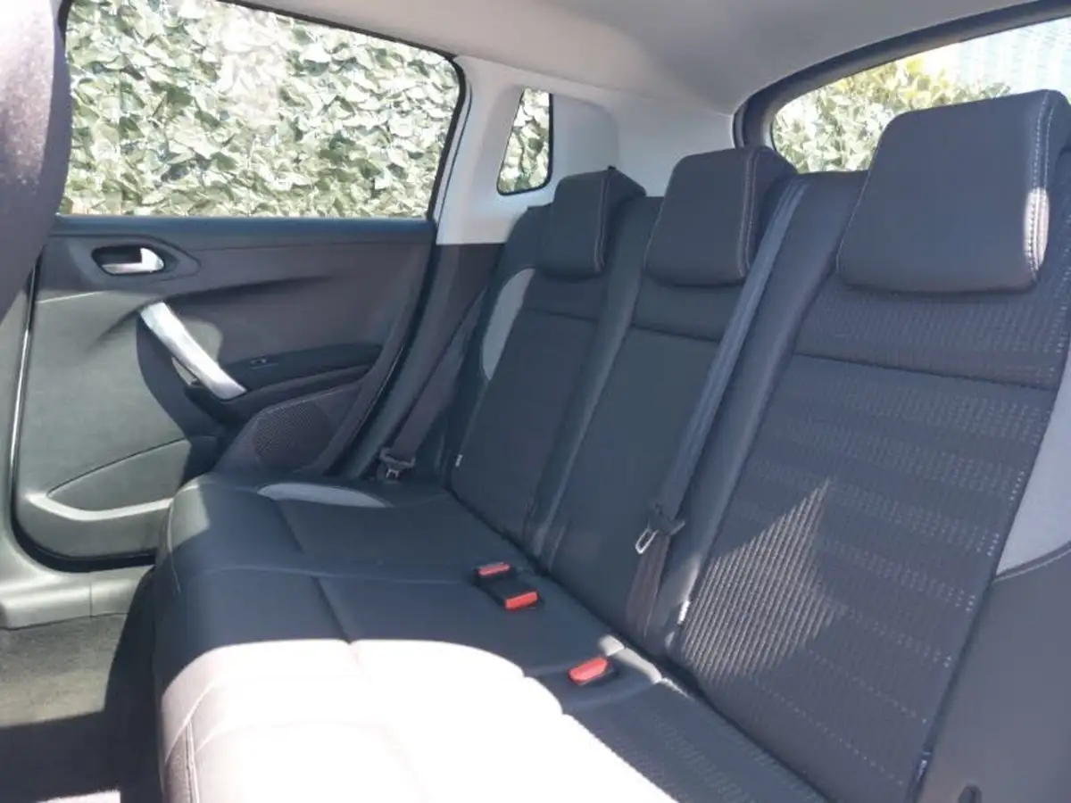 2019-peugeot-2008-suv-15-bluehdi-allure-premium-100bhp-big-5