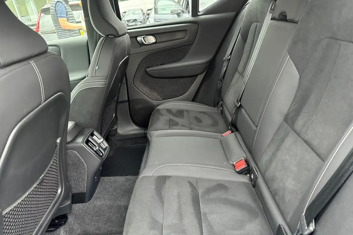 2024-volvo-xc40-20-b3-plus-big-16
