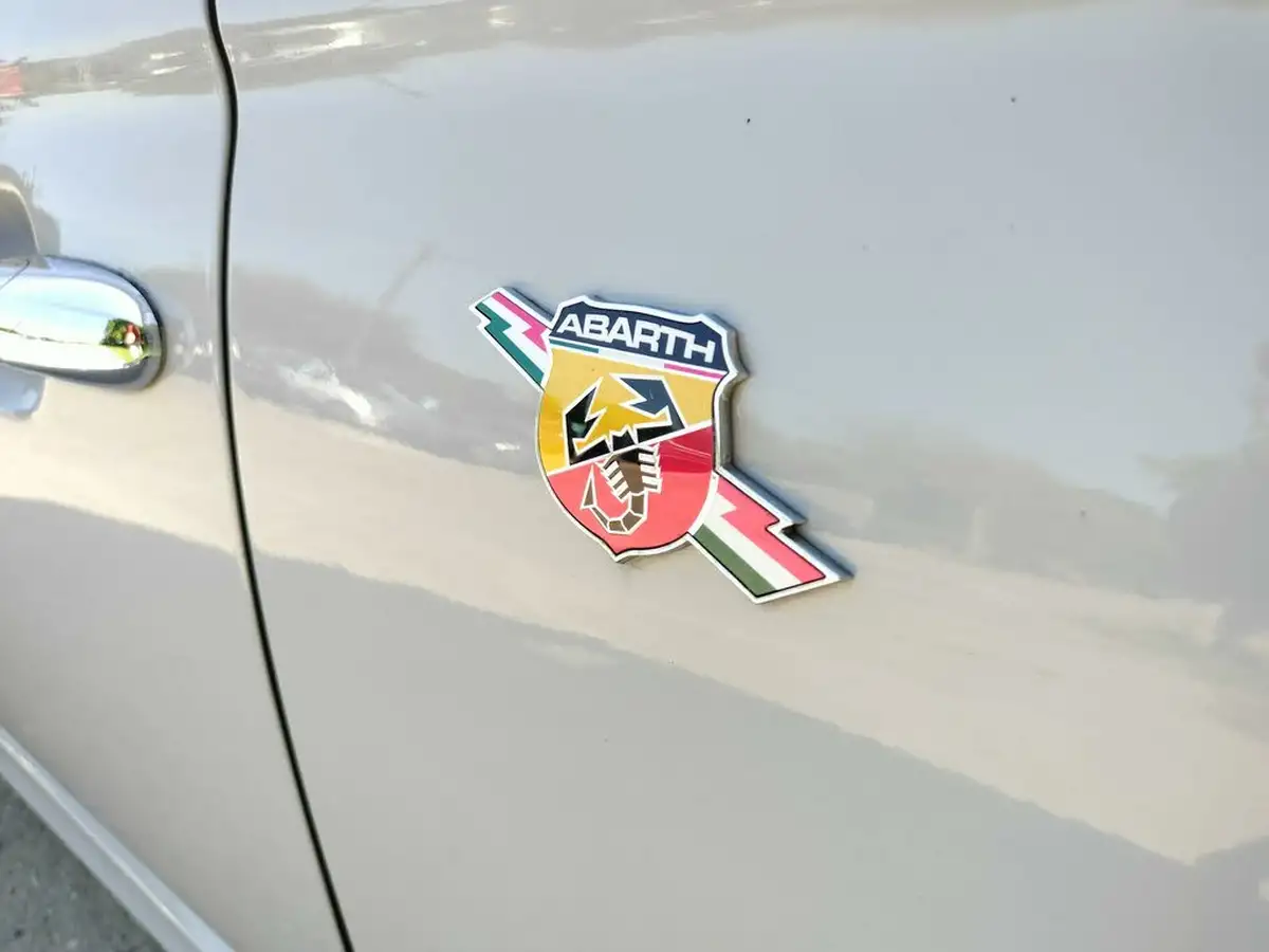 2015-fiat-500-14-abarth-t-jet-big-36