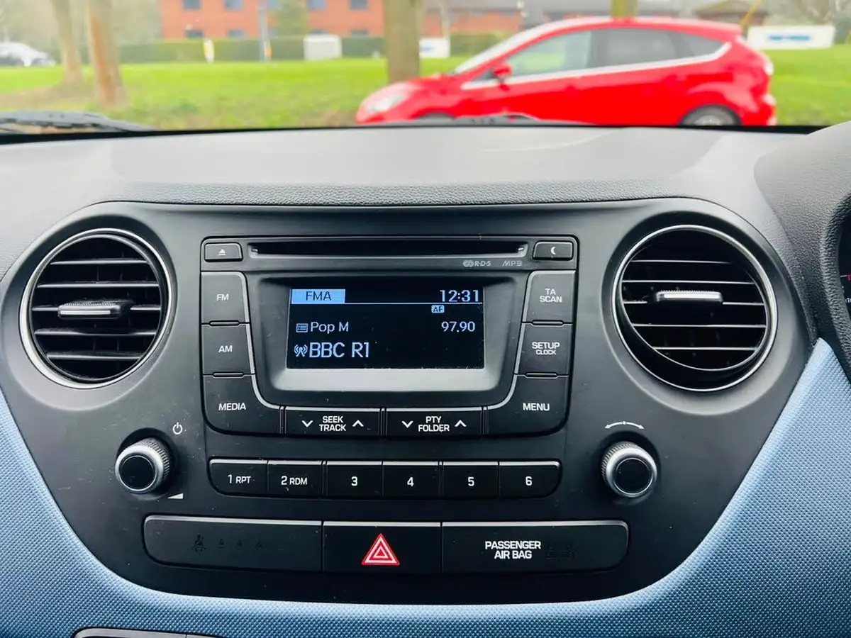 2015-hyundai-i10-10-se-big-10