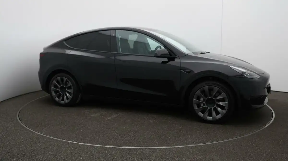 2023-tesla-model-y-e-rwd-big-41