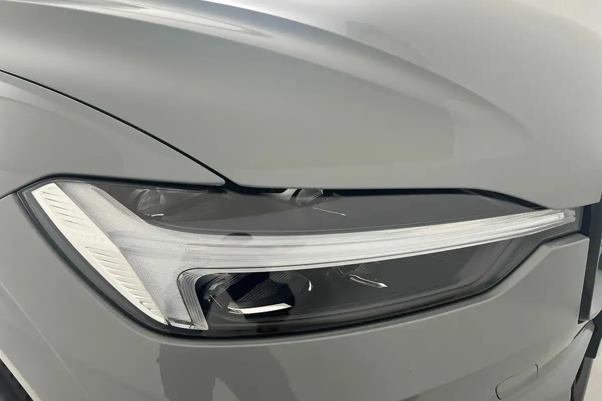 2024-volvo-xc60-20-b5-plus-big-17