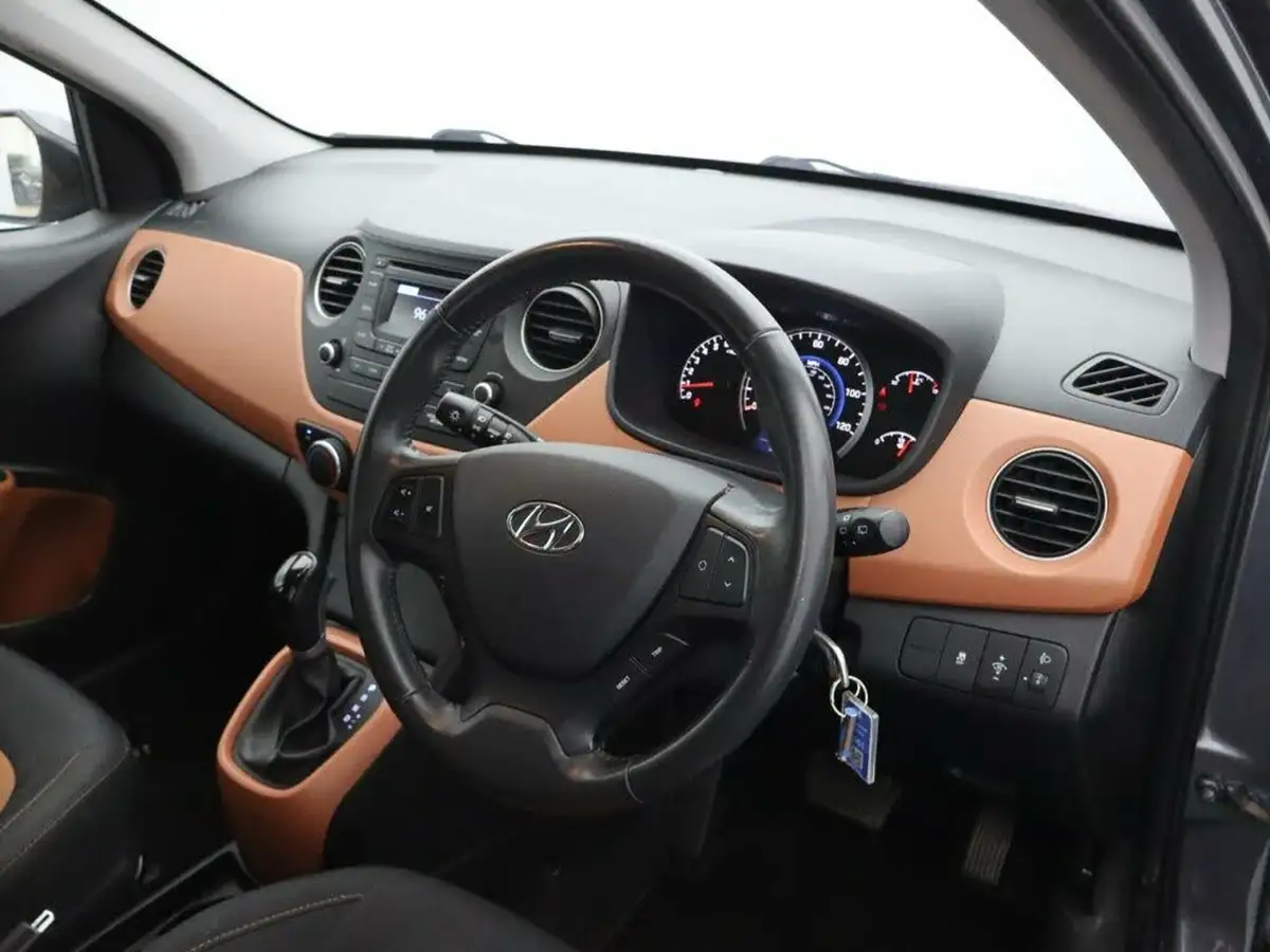 2016-hyundai-i10-12-premium-auto-big-11