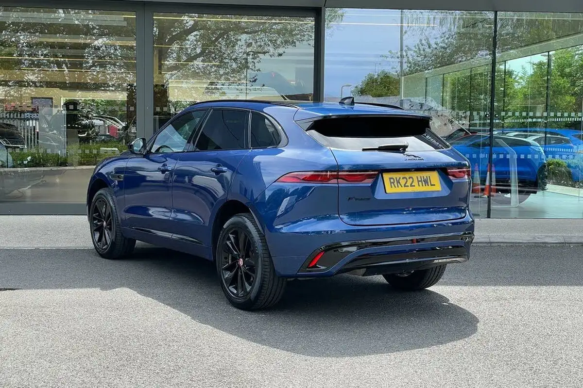 2022-jaguar-f-pace-20-d200-r-dynamic-black-big-61