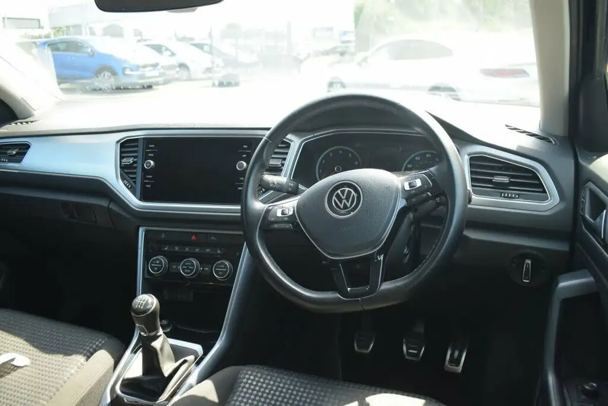 2021-volkswagen-t-roc-10-tsi-active-hatchback-5d-big-2