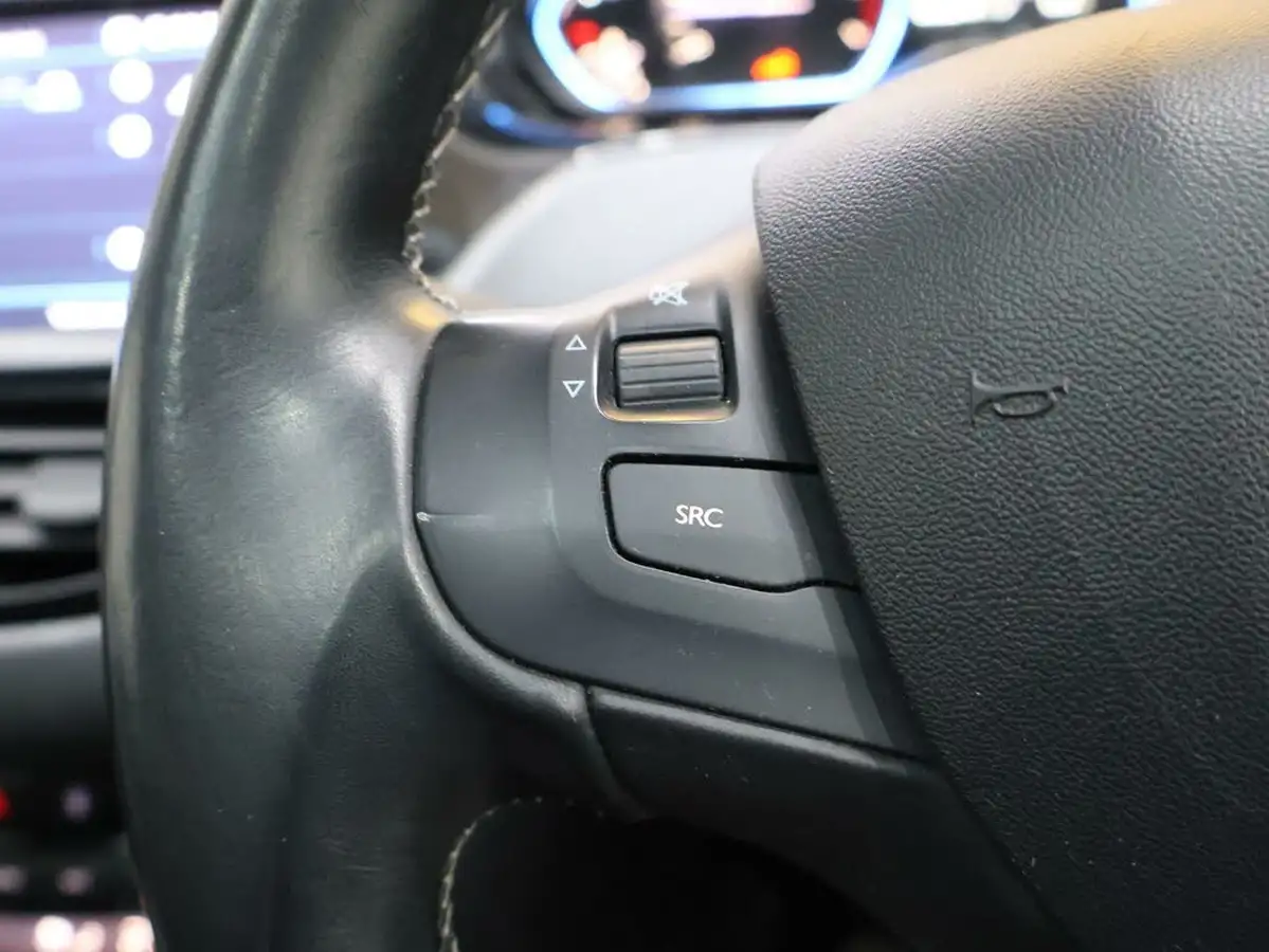 2019-peugeot-2008-suv-12-puretech-allure-premium-82bhp-big-28