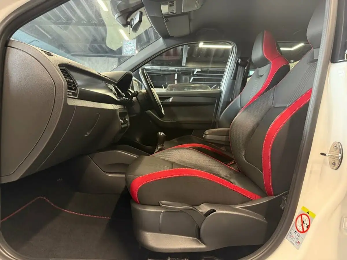 2018-skoda-fabia-10-tsi-monte-carlo-95ps-estate-big-33