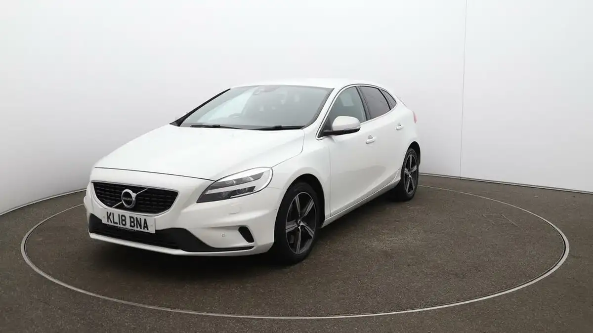 2018-volvo-v40-15-t2-r-design-nav-plus-big-37