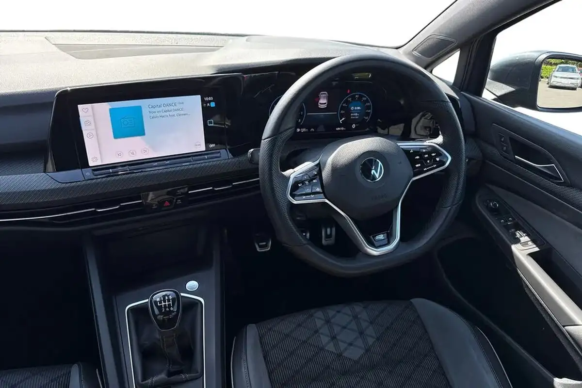 2022-volkswagen-golf-15-tsi-r-line-130ps-hatchback-big-17