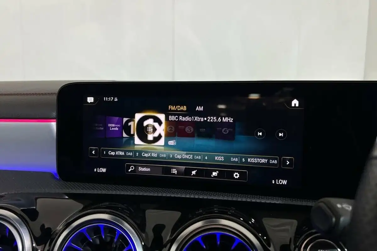2023-mercedes-benz-cla-big-16
