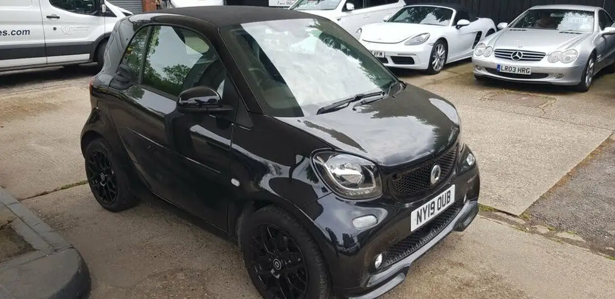 2019-smart-fortwo-10-urban-shadow-edition-big-3