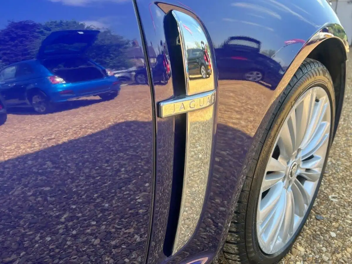 2010-jaguar-xf-30-luxury-big-12