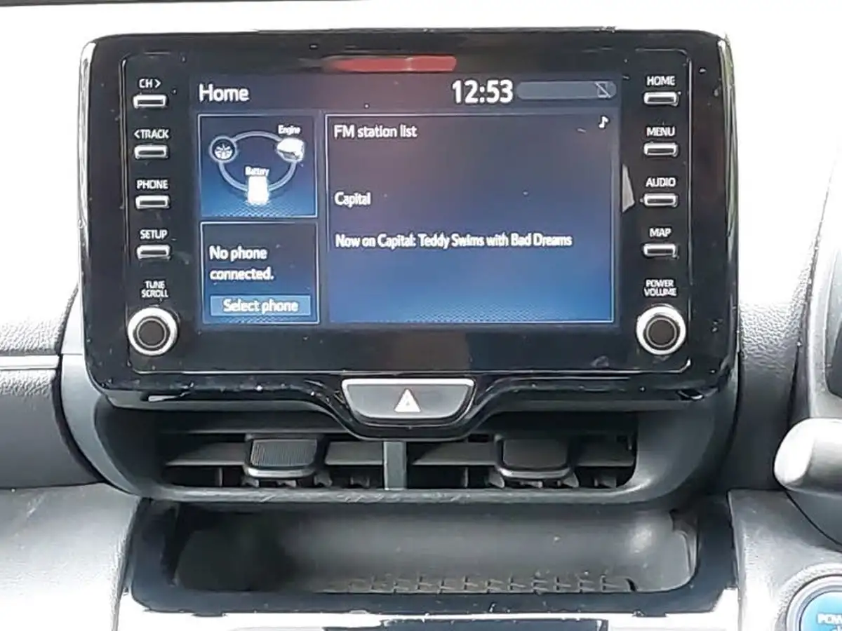2022-toyota-yaris-15-vvt-i-design-panoramic-roof-big-9