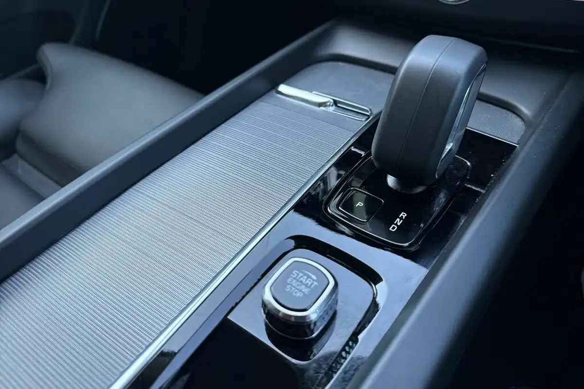 2024-volvo-xc60-20-b5-plus-big-12