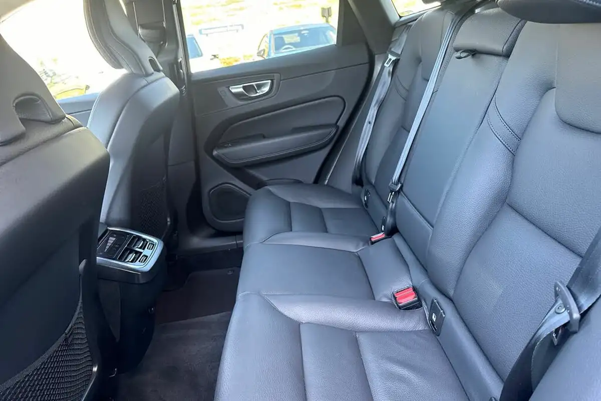 2024-volvo-xc60-20-b5-plus-big-16