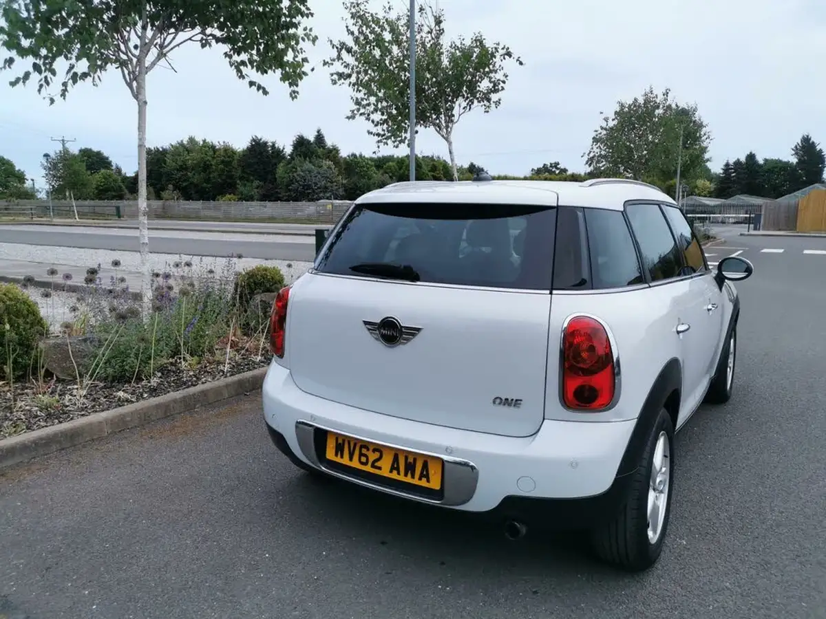 2012-mini-countryman-16-one-98bhp-big-6