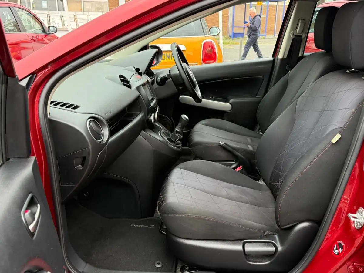 2013-mazda-mazda2-13-venture-big-13