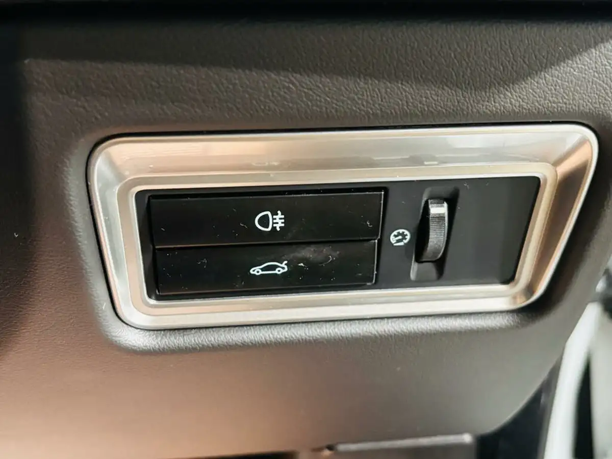2014-jaguar-xf-30td-luxury-saloon-4d-big-14