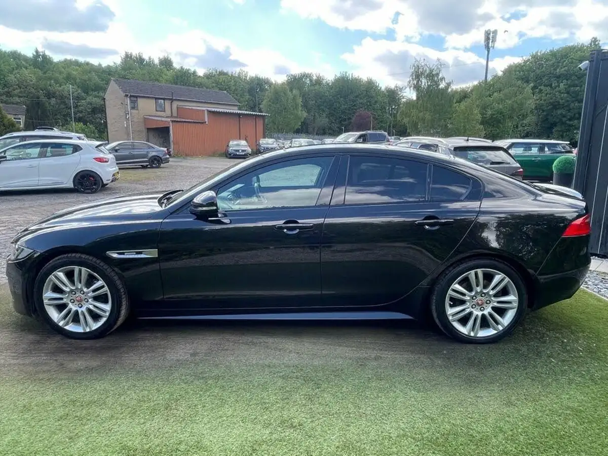 2016-jaguar-xe-20d-r-sport-180ps-auto-big-12