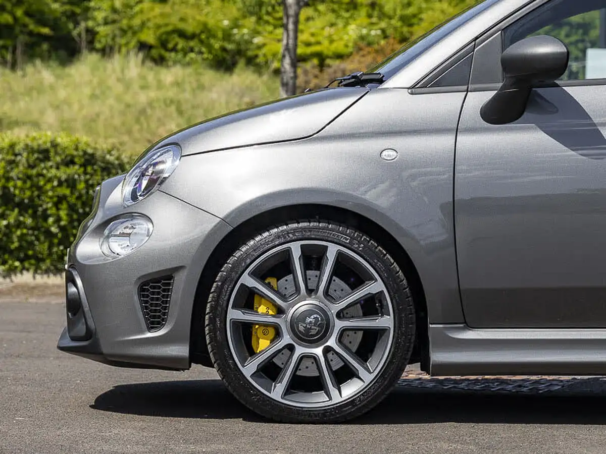 2023-abarth-695-14-tjet-turismo-big-13