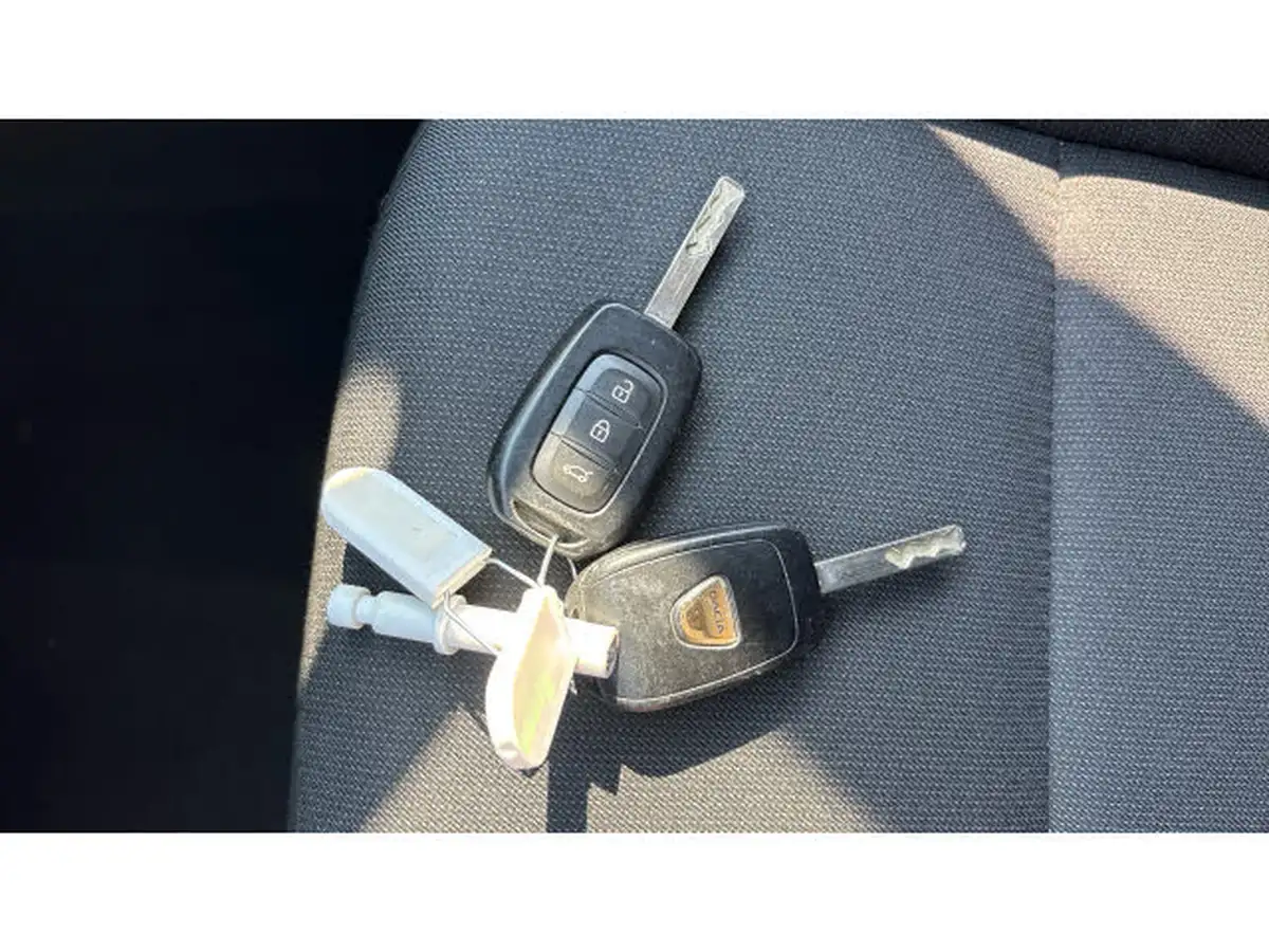 2021-dacia-sandero-10-sce-essential-big-19