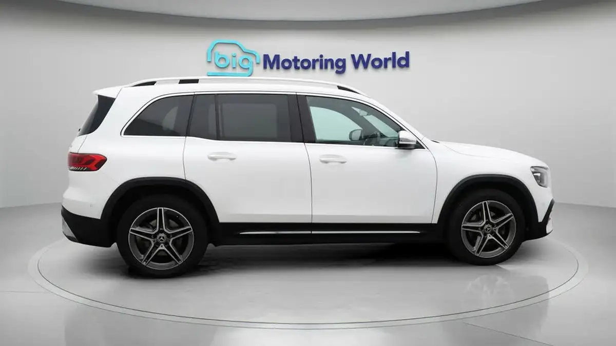 2020-mercedes-benz-glb-class-20d-glb220d-amg-line-premium-5-big-8