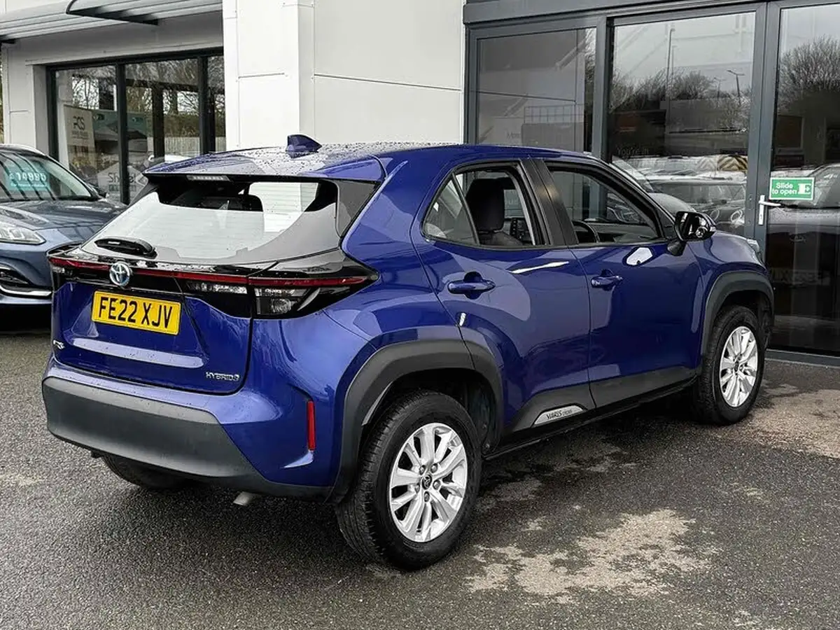 2022-toyota-yaris-cross-15-vvt-i-icon-big-10